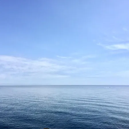 Pensión Deep Blue 2*
